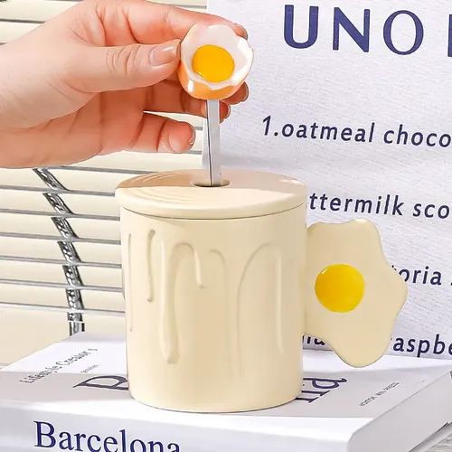 🥚 Taza con Diseño de Huevo – Incluye Tapa y Cucharita - Imagen 4