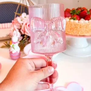 Copa de Vino Rosa con Diseño de Mariposa – 420 ml